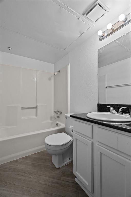 320 E 4th Street 208 Property Photo 23