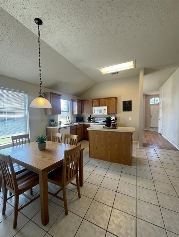 2405 Kariba Lane Property Photo 6