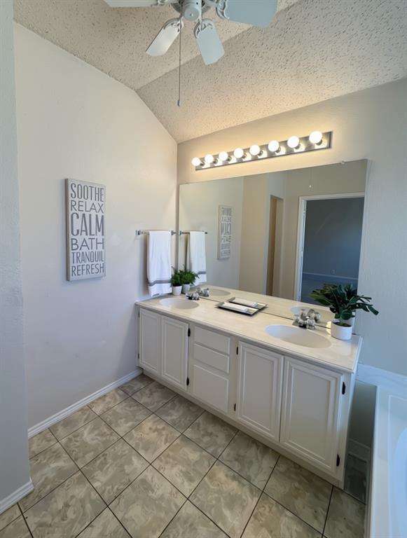 2405 Kariba Lane Property Photo 14