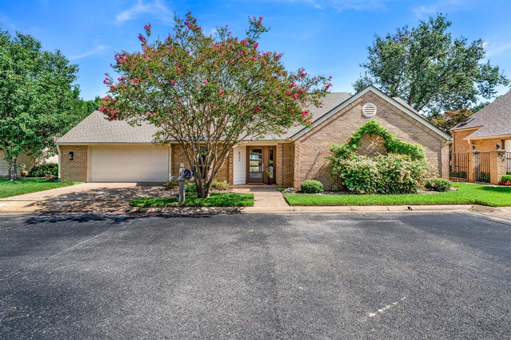 822 Ashford Court Property Photo 1