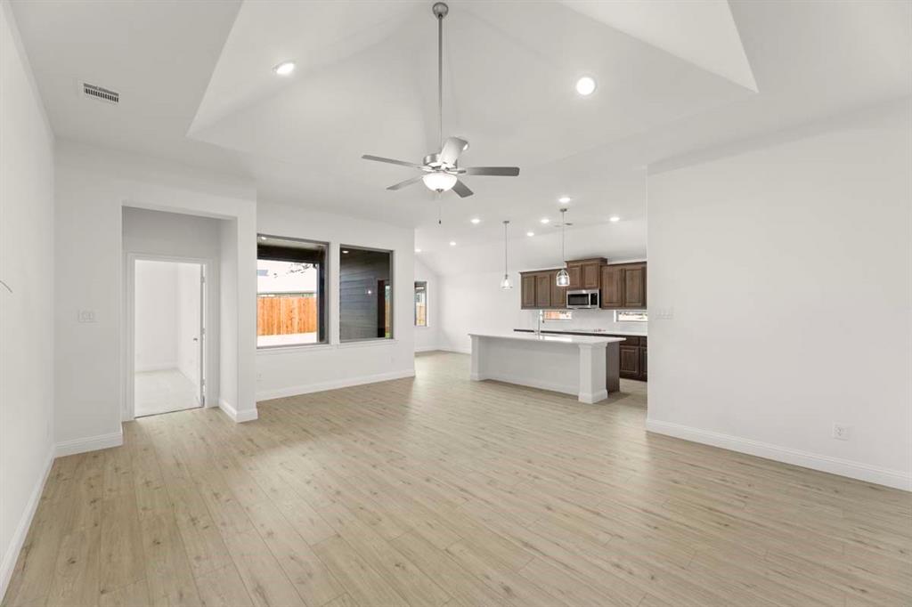 1404 Coventry Drive Property Photo 4