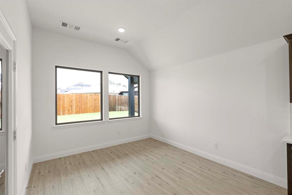1404 Coventry Drive Property Photo 9
