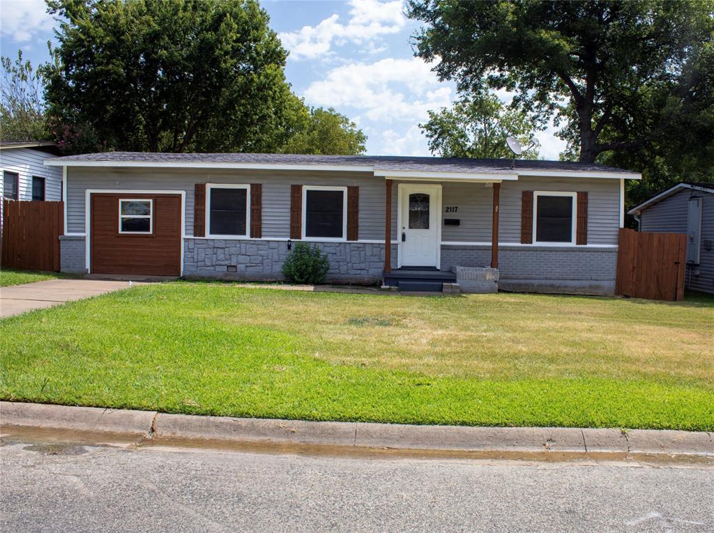 2117 N Hickory Street Property Photo 1