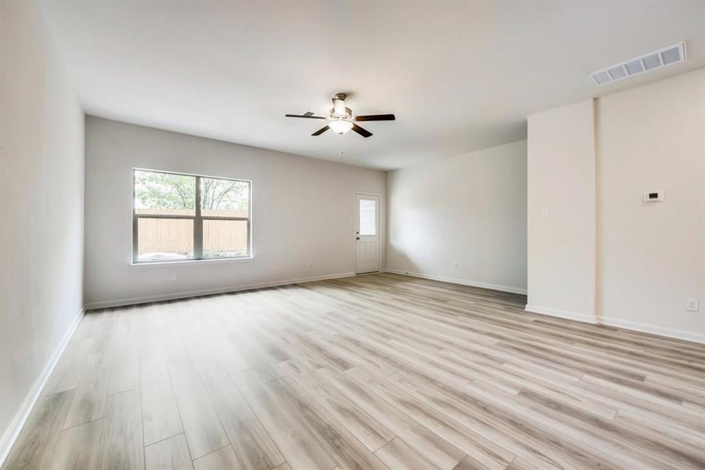 307 Stone Court Property Photo 4