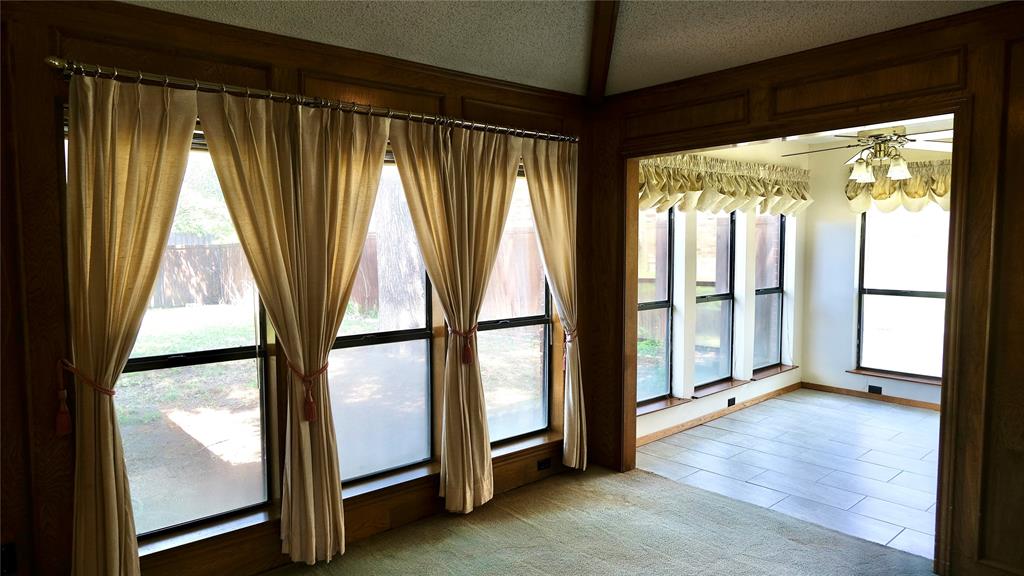 4724 Meadowview Drive Property Photo 6