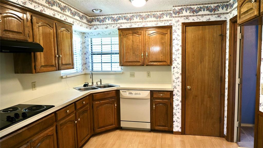 4724 Meadowview Drive Property Photo 9