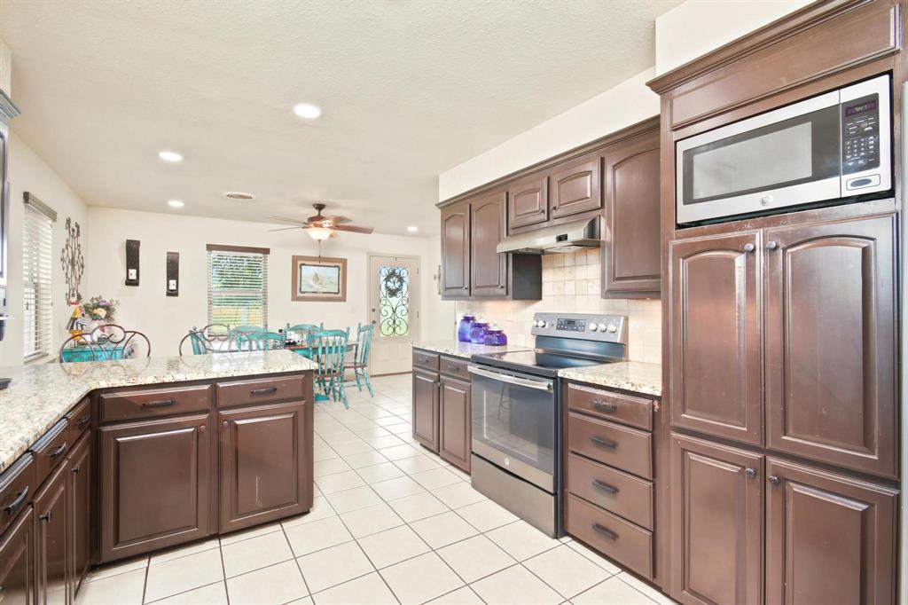 5609 Fm 126 Property Photo 4