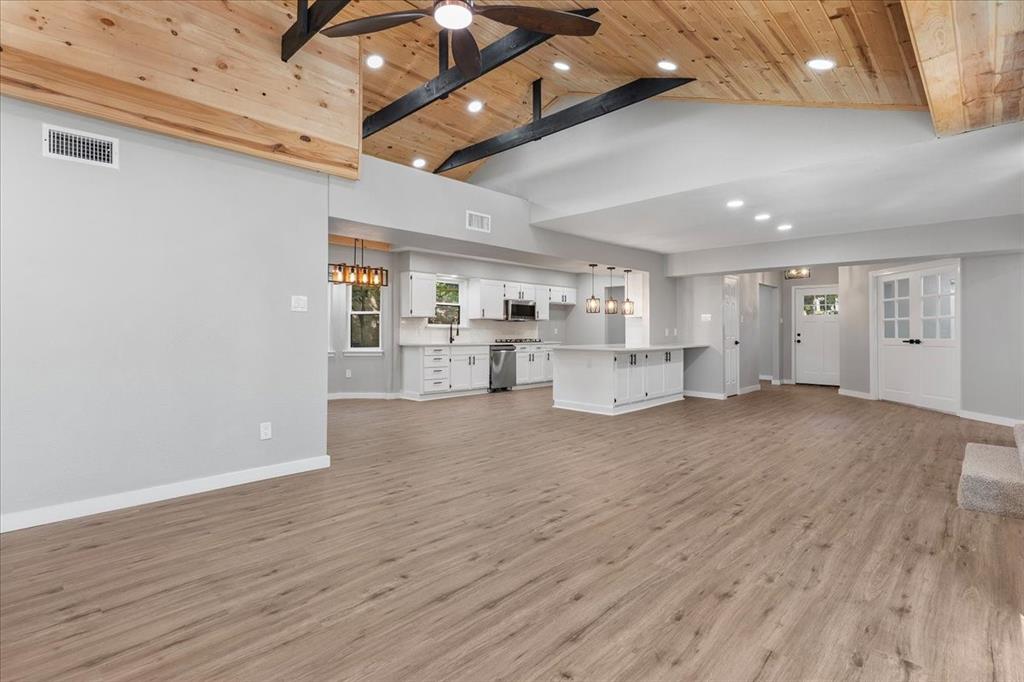 1815 Wellington Court Property Photo 8