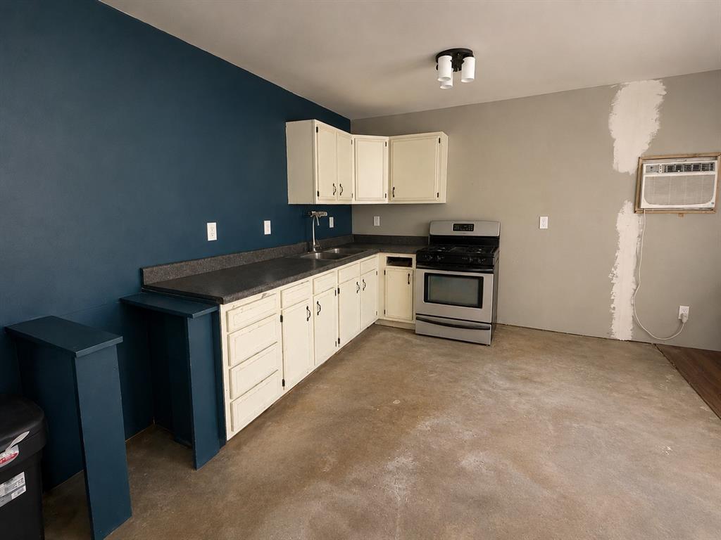 201 Sandy Lane Property Photo 3