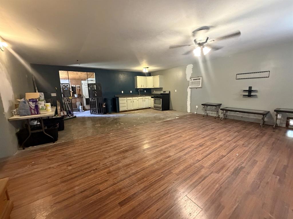 201 Sandy Lane Property Photo 4