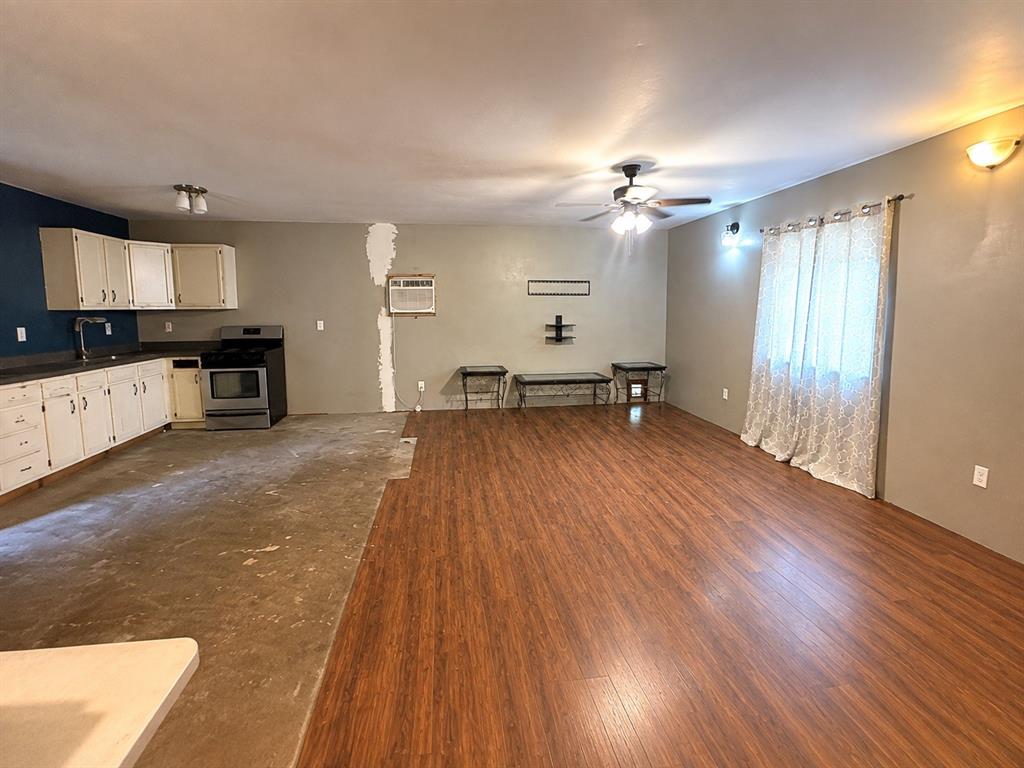 201 Sandy Lane Property Photo 7