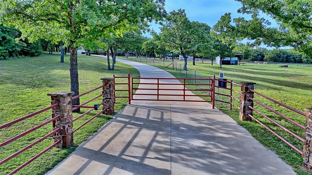 4509 Lazy E Road Property Photo 2