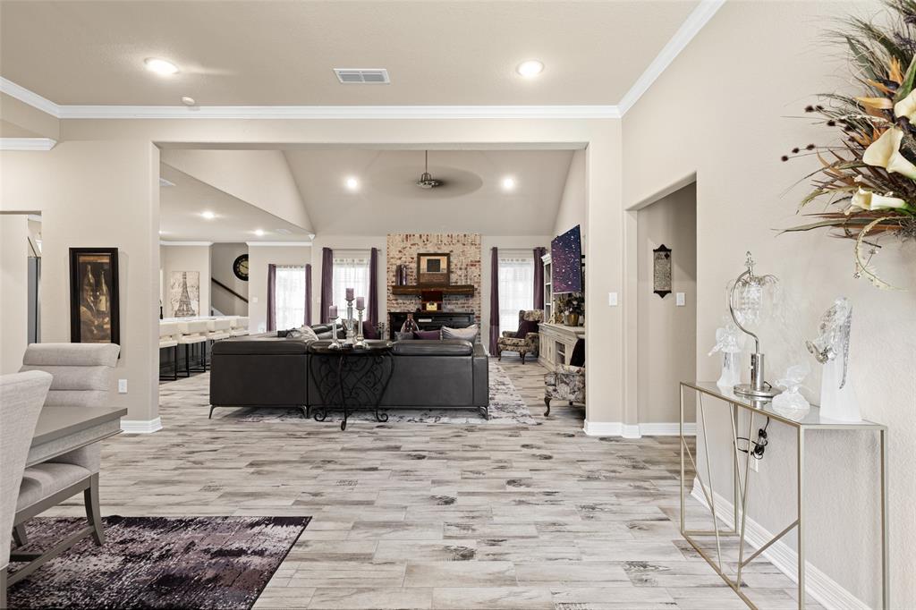 168 Stonegate Property Photo 4