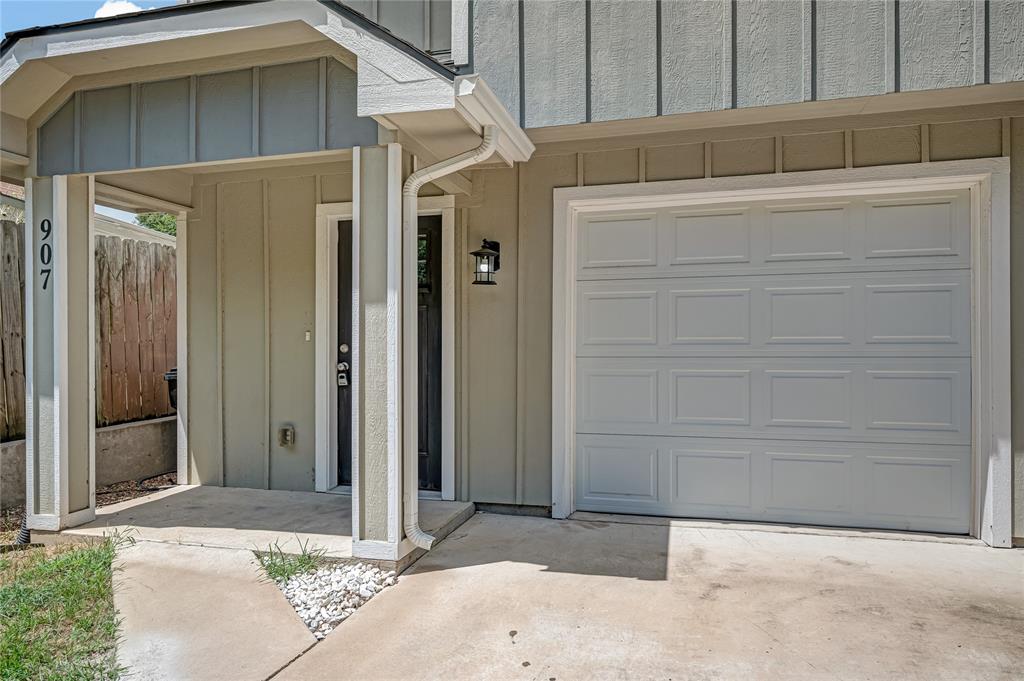 907 W Collins Street Property Photo 1