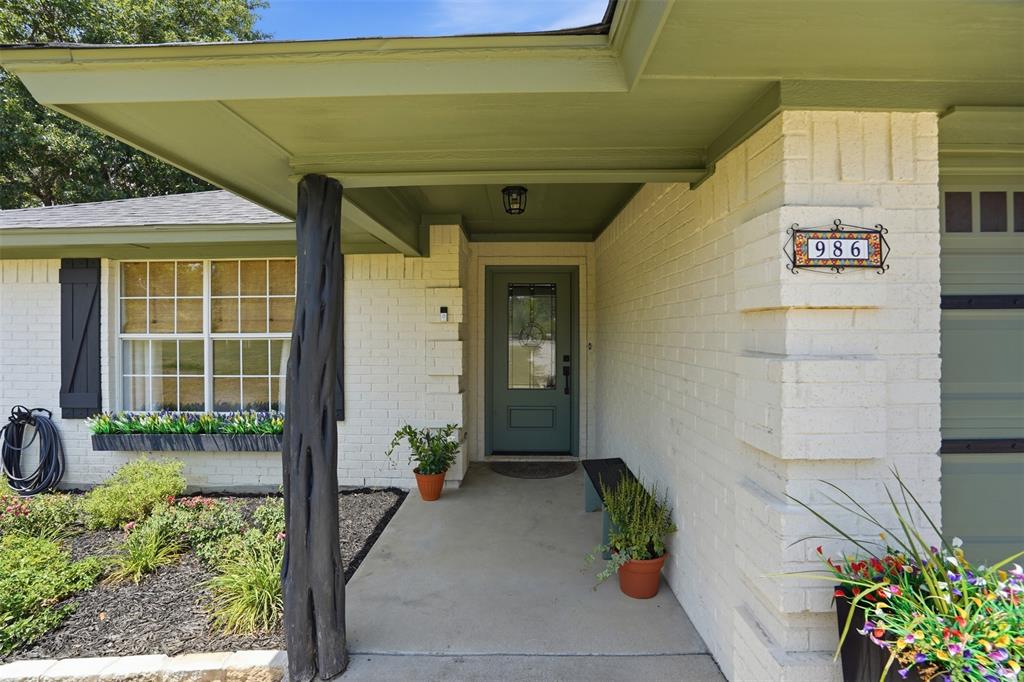 986 Eagles Way Property Photo 3