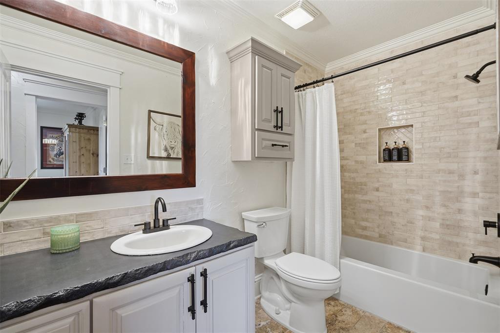 986 Eagles Way Property Photo 17