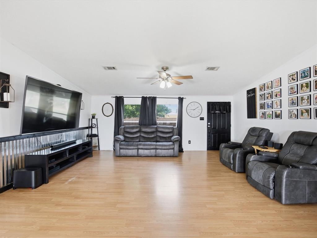 106 Hemphill Street Property Photo 4