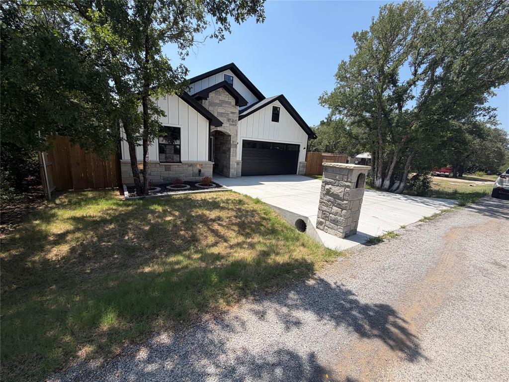 3025 Red Oak Drive Property Photo 2