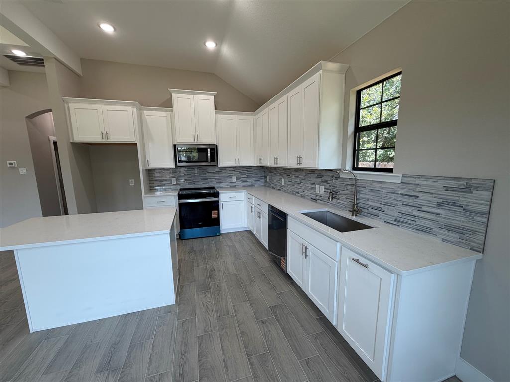3025 Red Oak Drive Property Photo 7