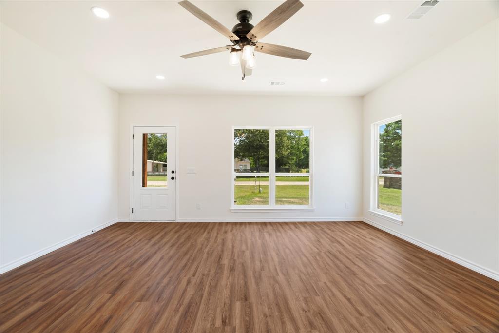705 Daniel Street Property Photo 5