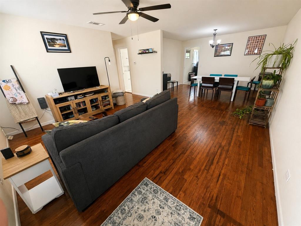 2015 Avon Drive Property Photo 3