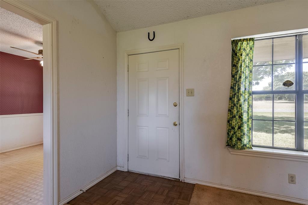 301 Vinyard Drive Property Photo 4