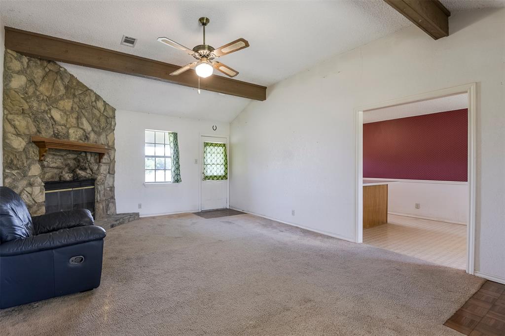 301 Vinyard Drive Property Photo 6