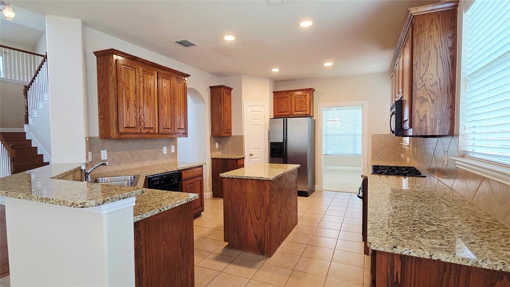 1902 Smoke Tree Trail Property Photo 9