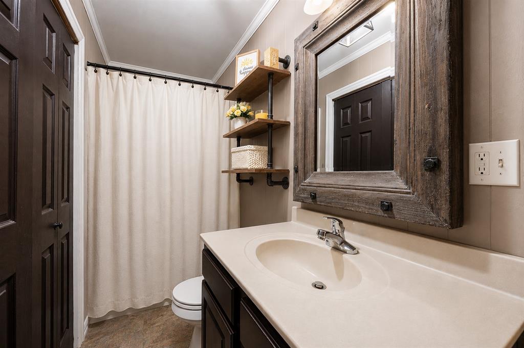 909 N Main Street Property Photo 5