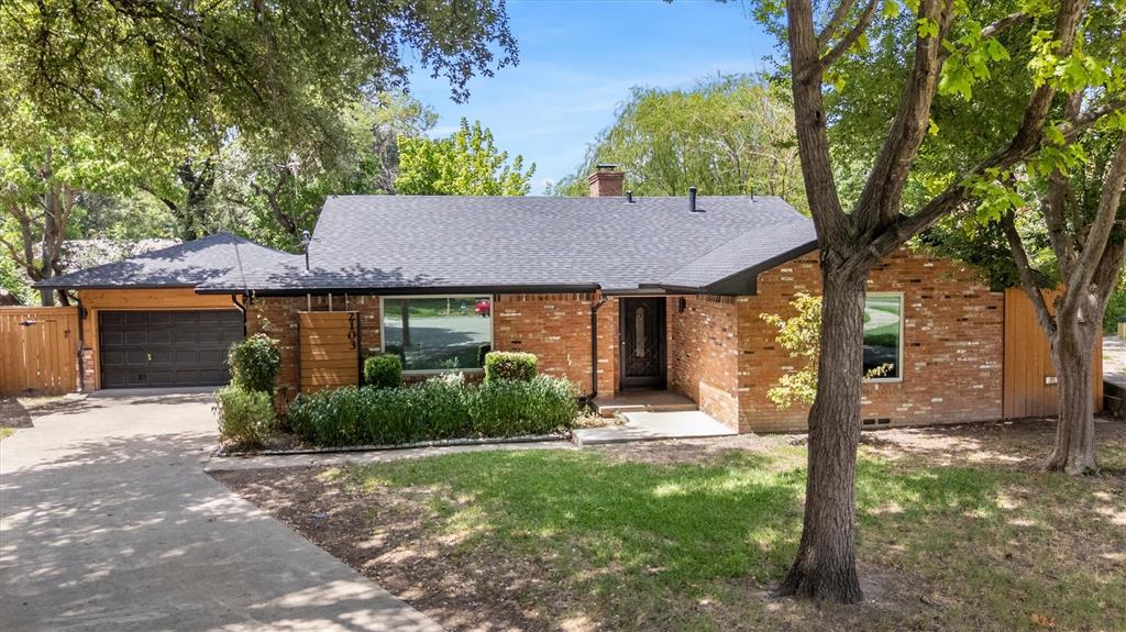 2103 Healey Drive Property Photo 1