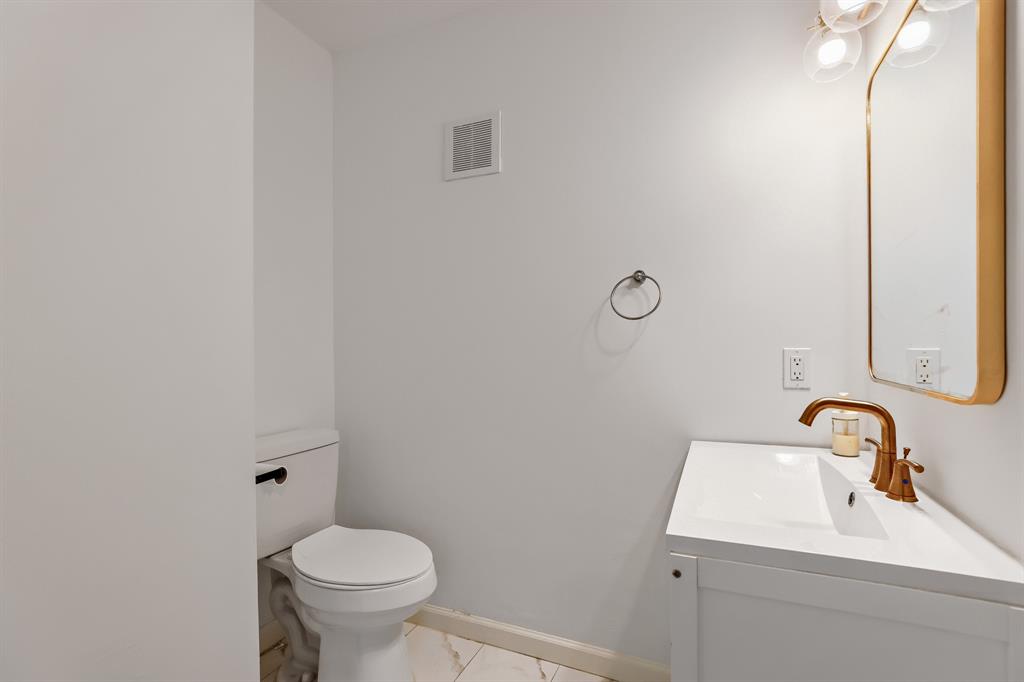 1700 Amelia Court 314 Property Photo 19