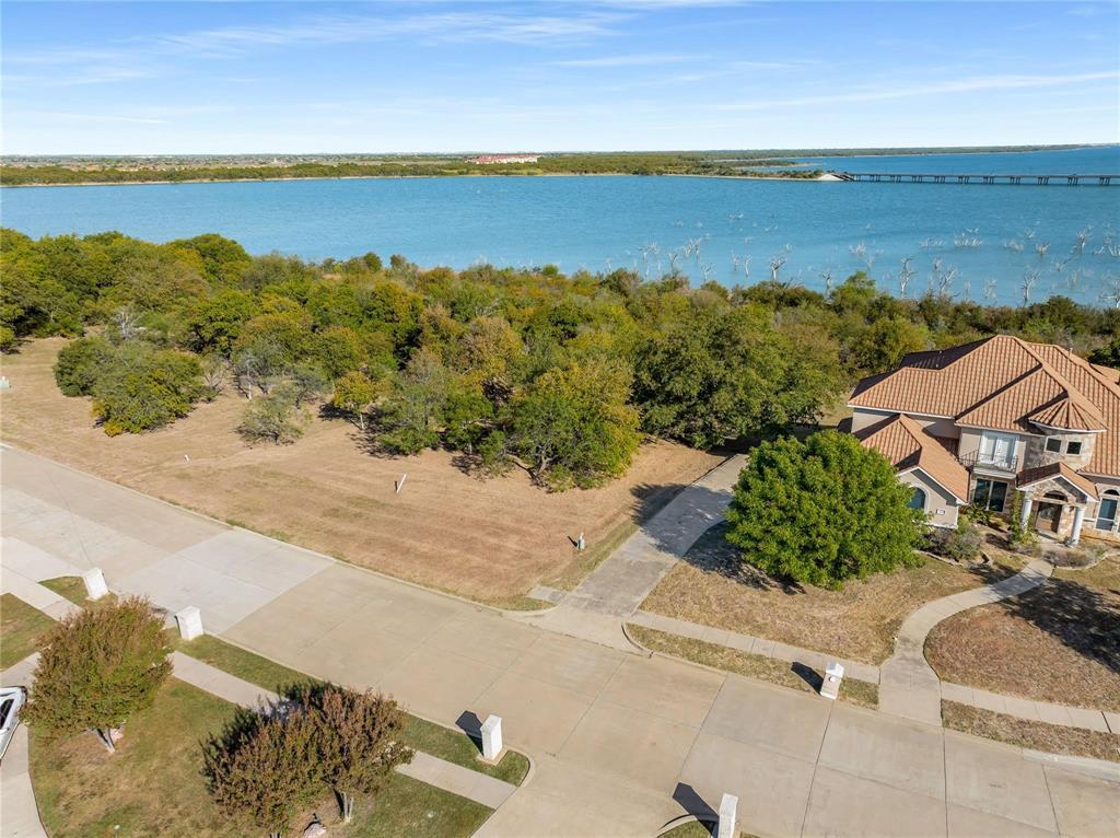 1123 Mallard Pointe Drive Property Photo 8