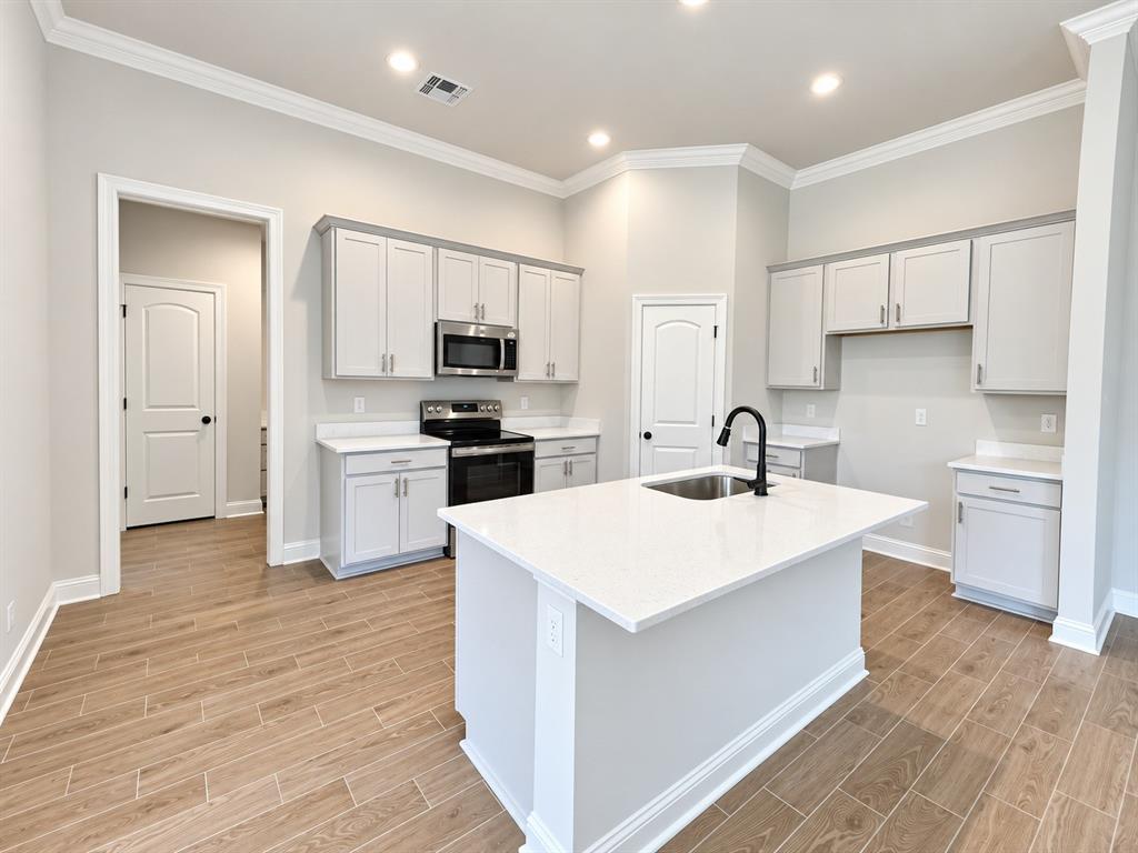 5033 Falcon Bay Drive Property Photo 4