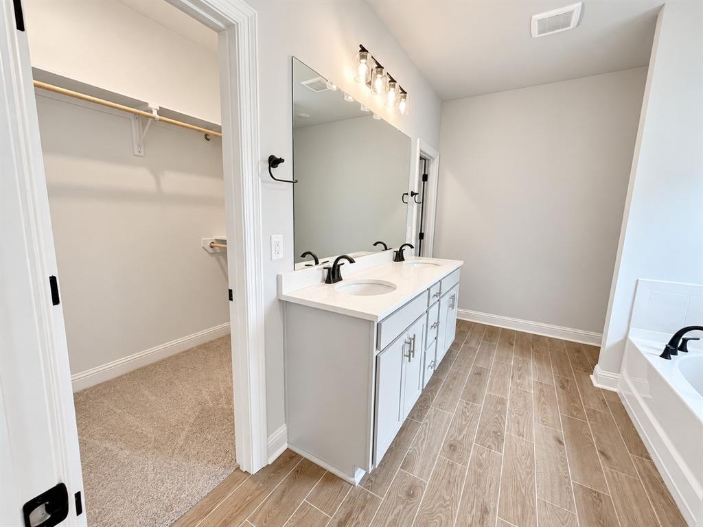 5033 Falcon Bay Drive Property Photo 10