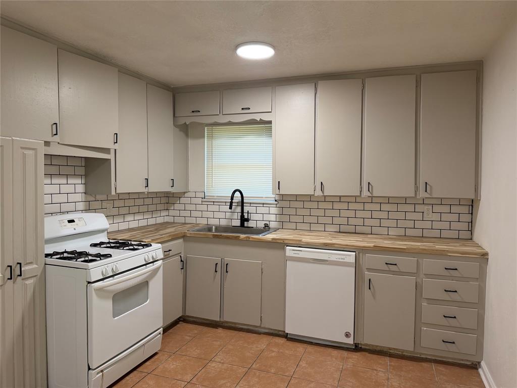2800 W Fuller Avenue Property Photo 6