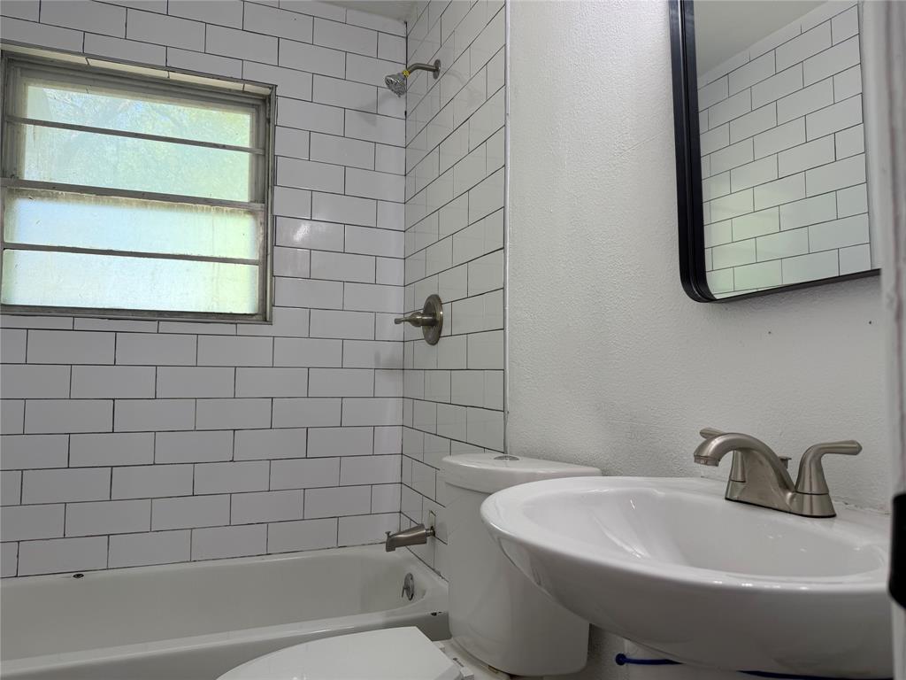 2800 W Fuller Avenue Property Photo 10
