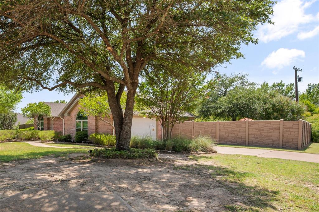 400 Rolling Hills Drive Property Photo 4