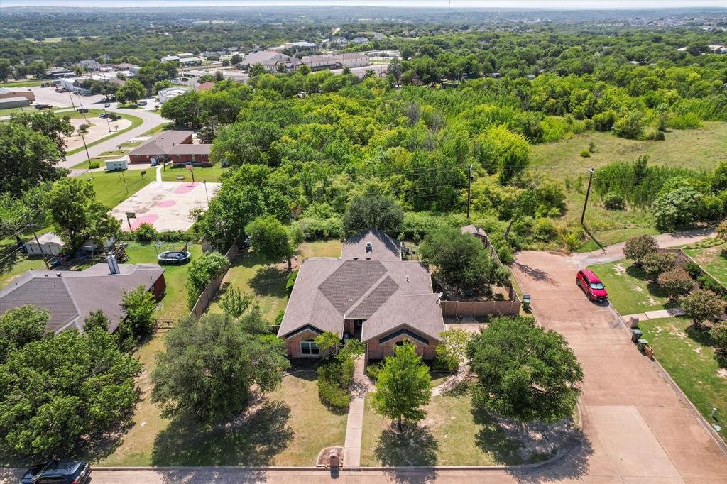 400 Rolling Hills Drive Property Photo 5