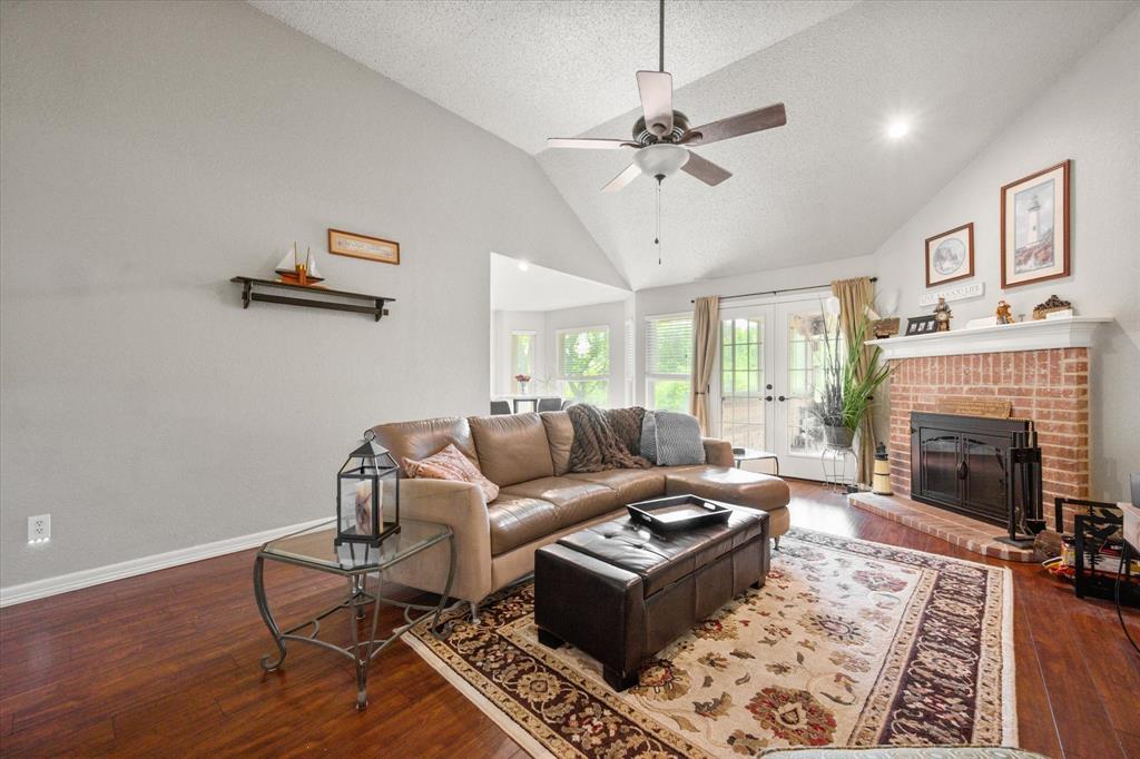 400 Rolling Hills Drive Property Photo 8