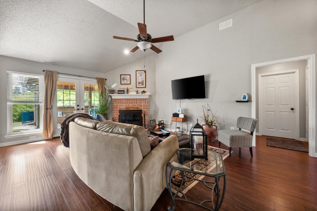 400 Rolling Hills Drive Property Photo 9