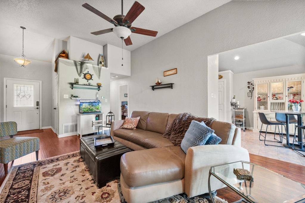 400 Rolling Hills Drive Property Photo 10