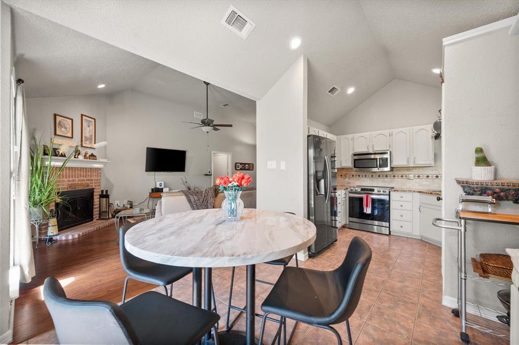 400 Rolling Hills Drive Property Photo 12