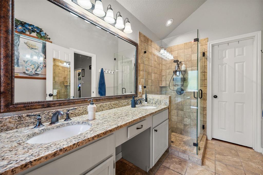 400 Rolling Hills Drive Property Photo 17