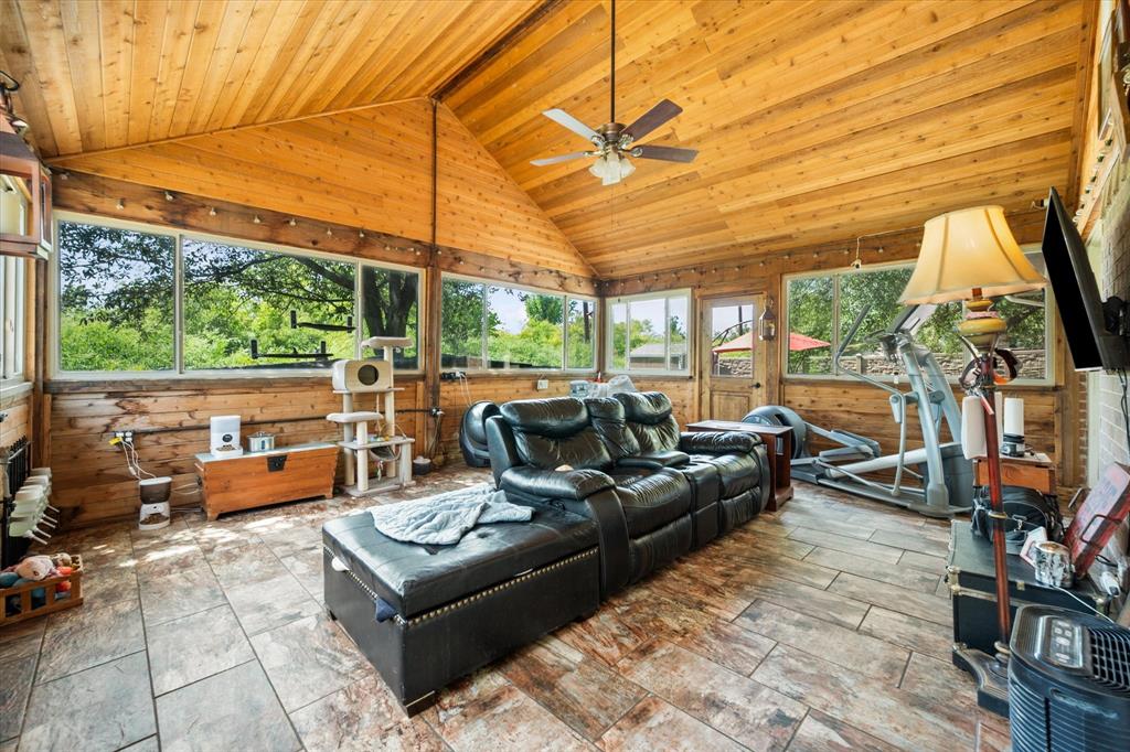 400 Rolling Hills Drive Property Photo 22