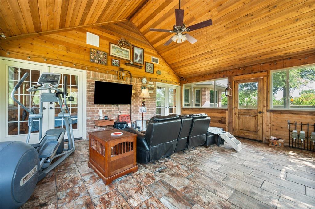400 Rolling Hills Drive Property Photo 23