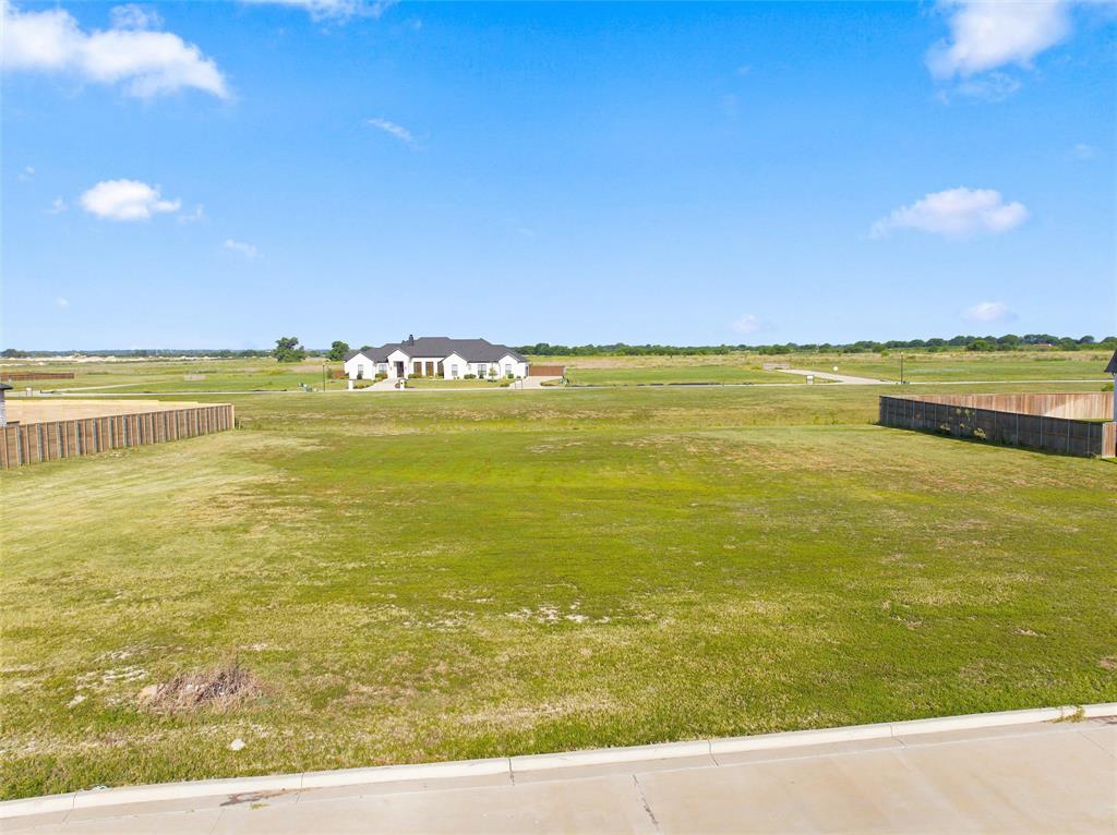 113 Iris Street Property Photo 4