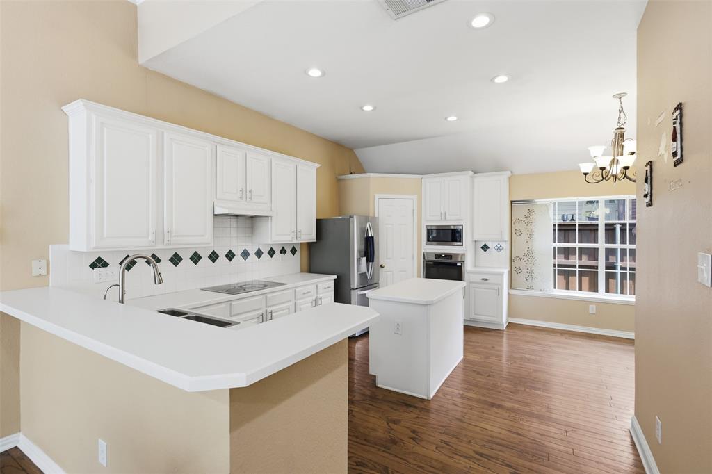 5205 Teddington Park Drive Property Photo 3