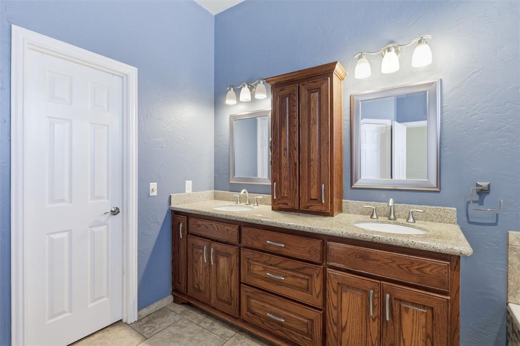 5205 Teddington Park Drive Property Photo 25
