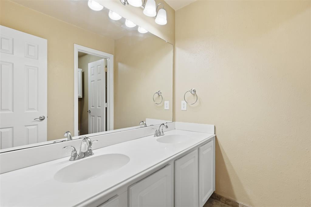5205 Teddington Park Drive Property Photo 30