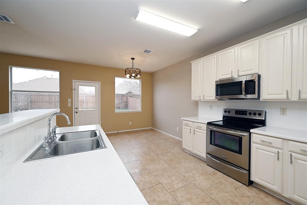 10706 Gleneagles Lane Property Photo 6
